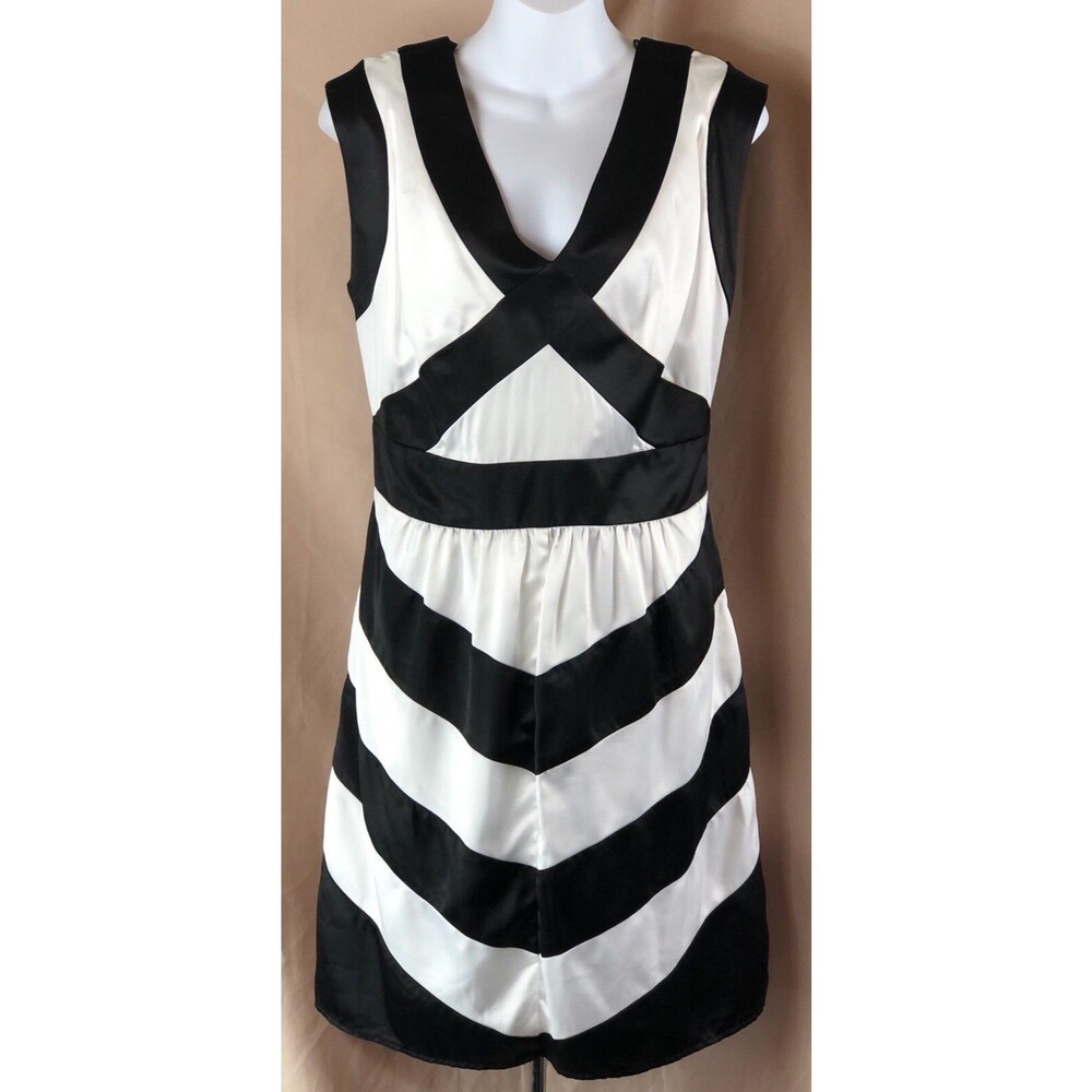 Bisou Bisou Sleeveless Dress 14 Blk Wht Satin Colorblock V-Neck/Back Knee Length